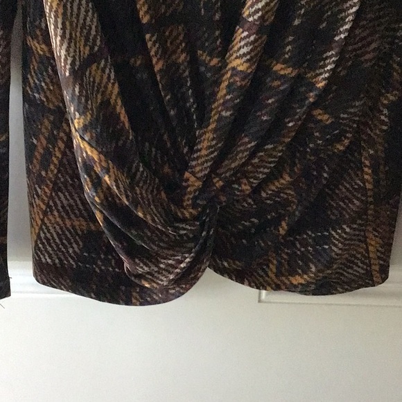 NWOT ladies top - Picture 3 of 4